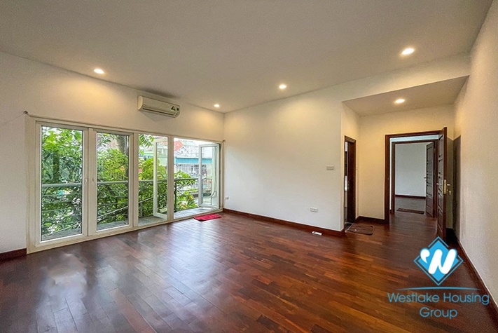 Bright house for rent with 4 bedroom on Ngoc Thuy street, Long Bien.